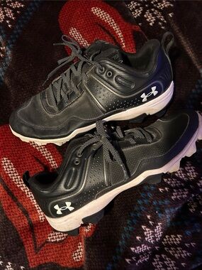 Under Armour Black and White Men’s Athletic Cleats
